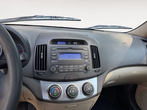 Used 2010 Hyundai Elantra GLS FWD image 12