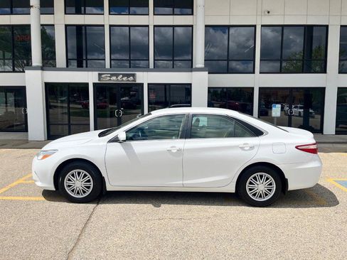 Used 2017 Toyota Camry LE FWD image 8