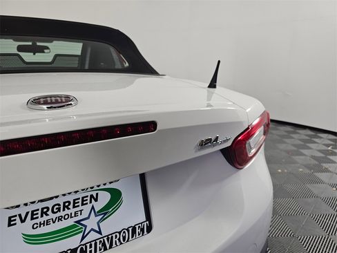 Used 2017 FIAT 124 Spider Classica image 16