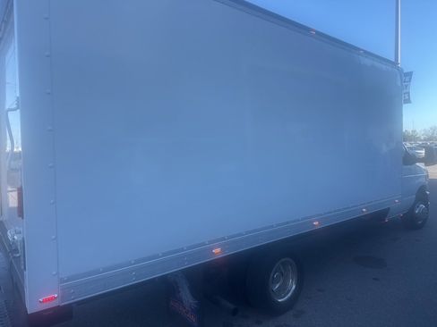 Used 2015 Ford E-350 and Econoline 350 Super Duty image 3