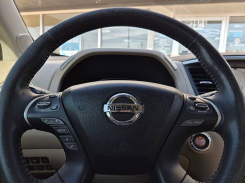 Used 2017 Nissan Pathfinder Platinum image 12
