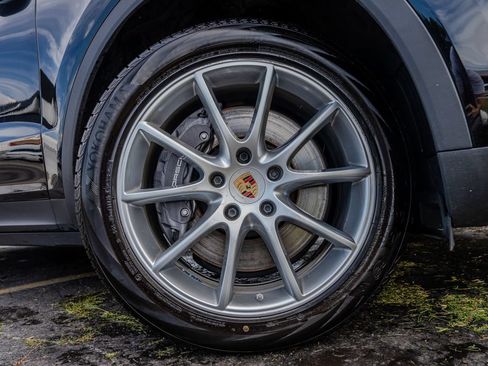 Used 2023 Porsche Cayenne AWD/4WD image 30