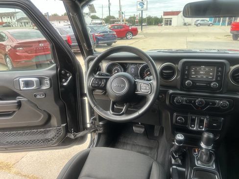 Used 2019 Jeep Wrangler Sport image 11