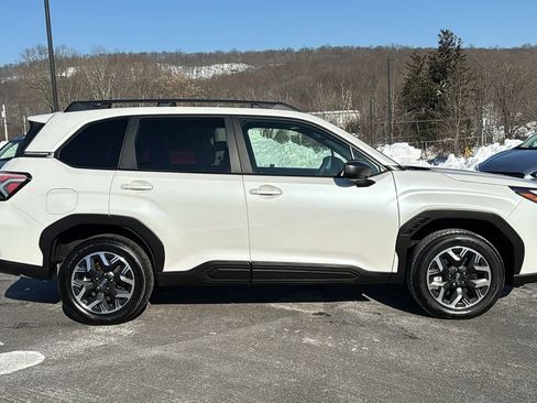 Used 2025 Subaru Forester Premium image 2