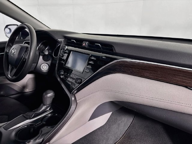 Used 2018 Toyota Camry LE FWD image 26