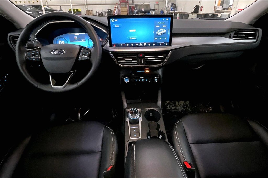 Certified 2025 Ford Escape Platinum AWD/4WD image 14