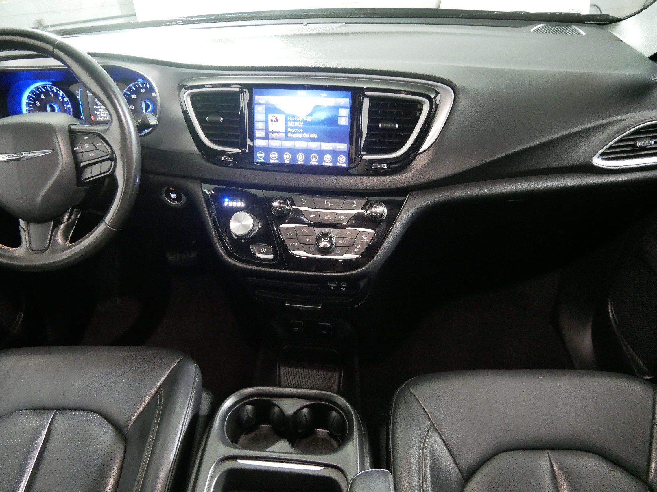 Used 2020 Chrysler Pacifica Touring-L FWD image 10