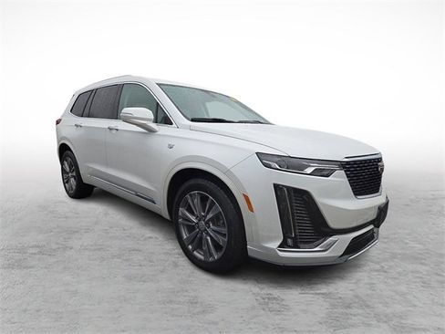 Certified 2022 Cadillac XT6 Premium Luxury image 3