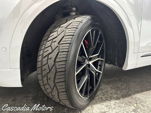 Used 2019 Audi Q8 Premium Plus w/ Premium Plus AWD/4WD image 33