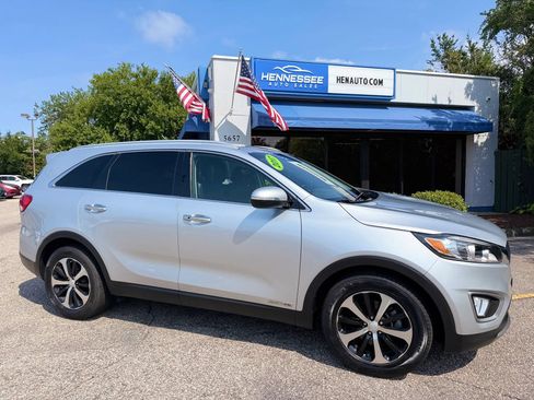 Used 2017 Kia Sorento EX AWD/4WD image 6