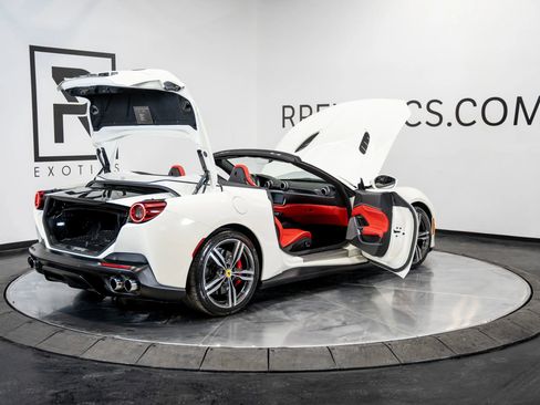 Used 2019 Ferrari Portofino image 23