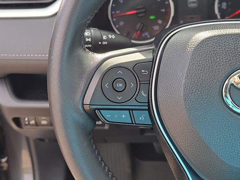 Used 2021 Toyota RAV4 XLE Premium image 34