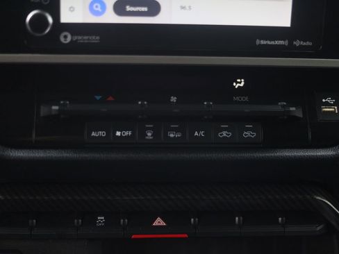 Used 2022 Toyota Tundra SR5 w/ SR5 Convenience Package AWD/4WD image 16