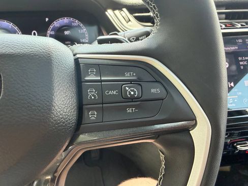 Used 2023 Jeep Grand Cherokee L Laredo AWD/4WD image 15