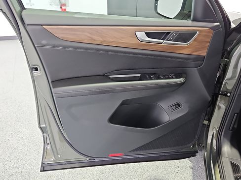 New 2026 Volkswagen Atlas SE FWD image 16