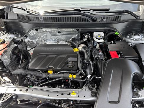 Used 2025 Chevrolet Trax LT FWD image 30