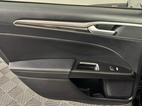 Used 2020 Ford Fusion SEL FWD image 26
