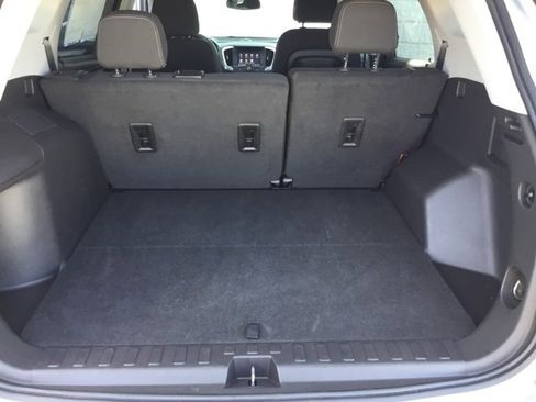 Used 2024 GMC Terrain SLE image 21