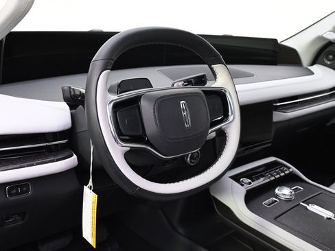 New 2026 Lincoln Navigator L Black Label AWD/4WD image 11