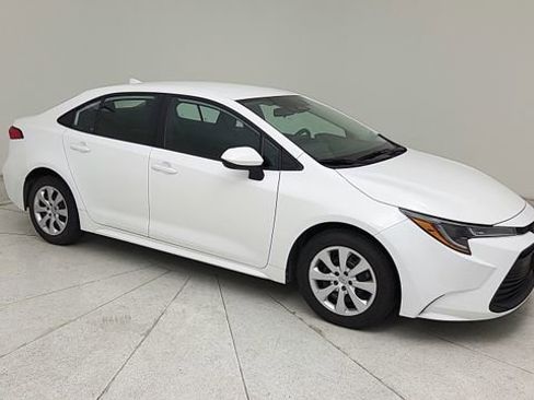 Used 2024 Toyota Corolla LE image 7