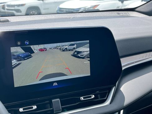 Used 2025 Chevrolet Equinox LT FWD image 19
