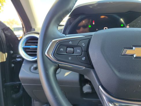 Used 2024 Chevrolet Trax LT w/ LT Convenience Package FWD image 23