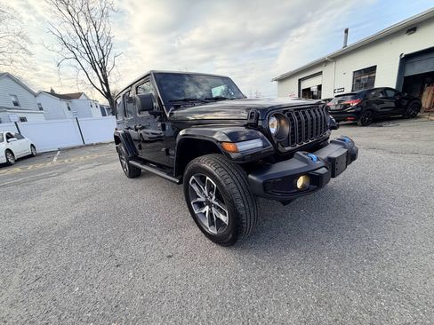 Used 2024 Jeep Wrangler Unlimited w/ Convenience Group AWD/4WD image 52