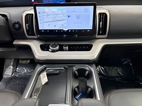 Used 2025 Ford Expedition Active image 18