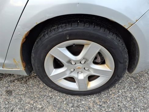 Used 2011 Chevrolet Malibu LS image 12