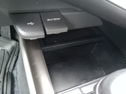 Used 2022 Toyota Camry SE FWD image 19