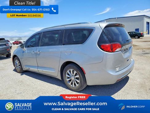 Used 2019 Chrysler Pacifica Touring-L FWD image 3