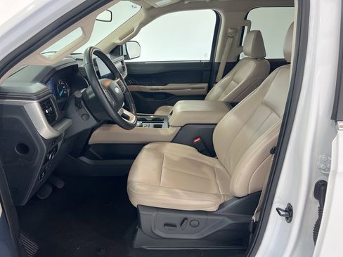Used 2024 Ford Expedition Max XLT image 18