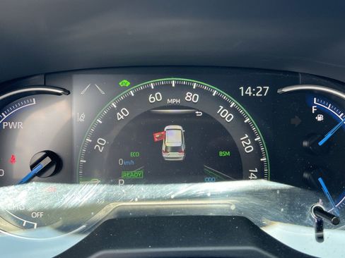 Used 2025 Toyota RAV4 SE AWD/4WD image 17