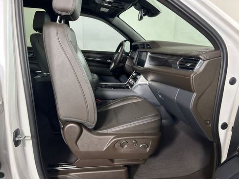 Used 2023 GMC Yukon XL Denali image 29