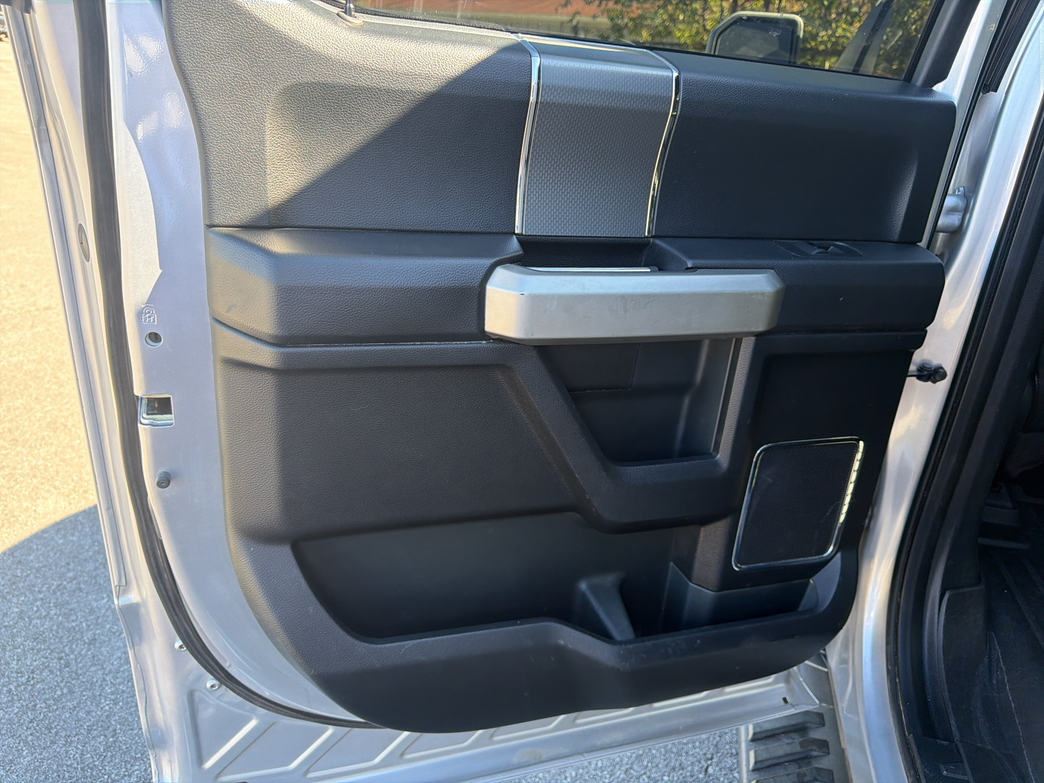 Used 2015 Ford F150 Lariat AWD/4WD image 26