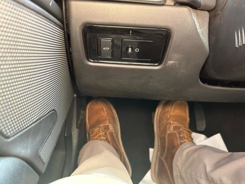 Used 2018 Jaguar XE image 29