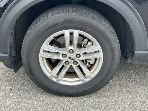 Used 2021 Ford Explorer XLT w/ Equipment Group 202A image 11