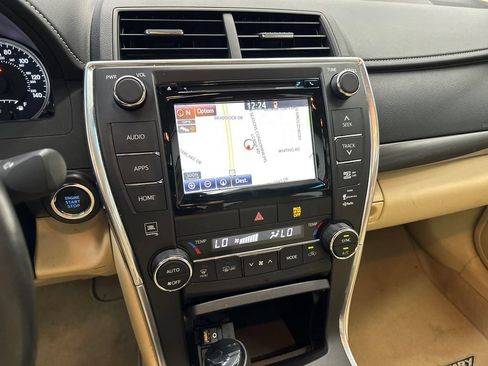 Used 2015 Toyota Camry XLE FWD image 28