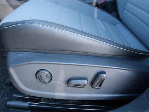 Certified 2025 Volkswagen Jetta SE image 16