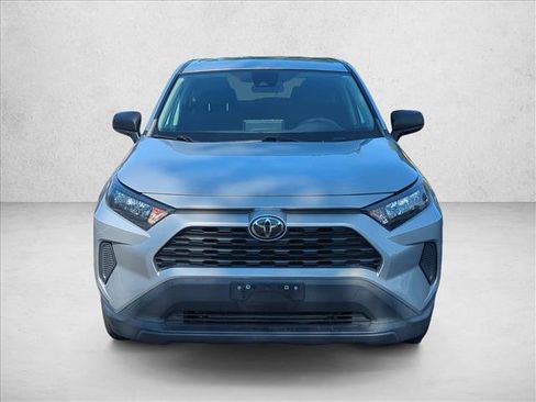 Used 2022 Toyota RAV4 LE FWD image 2