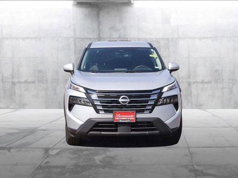 Used 2025 Nissan Rogue SV image 4