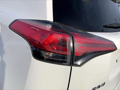 Used 2018 Toyota RAV4 XLE image 28