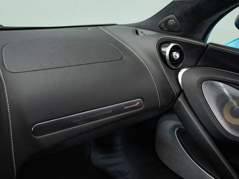 Used 2023 McLaren GT RWD image 16