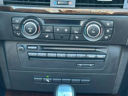 Used 2012 BMW 328i Convertible image 30