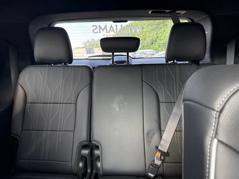 Used 2025 Buick Enclave Avenir w/ Super Cruise Package AWD/4WD image 19
