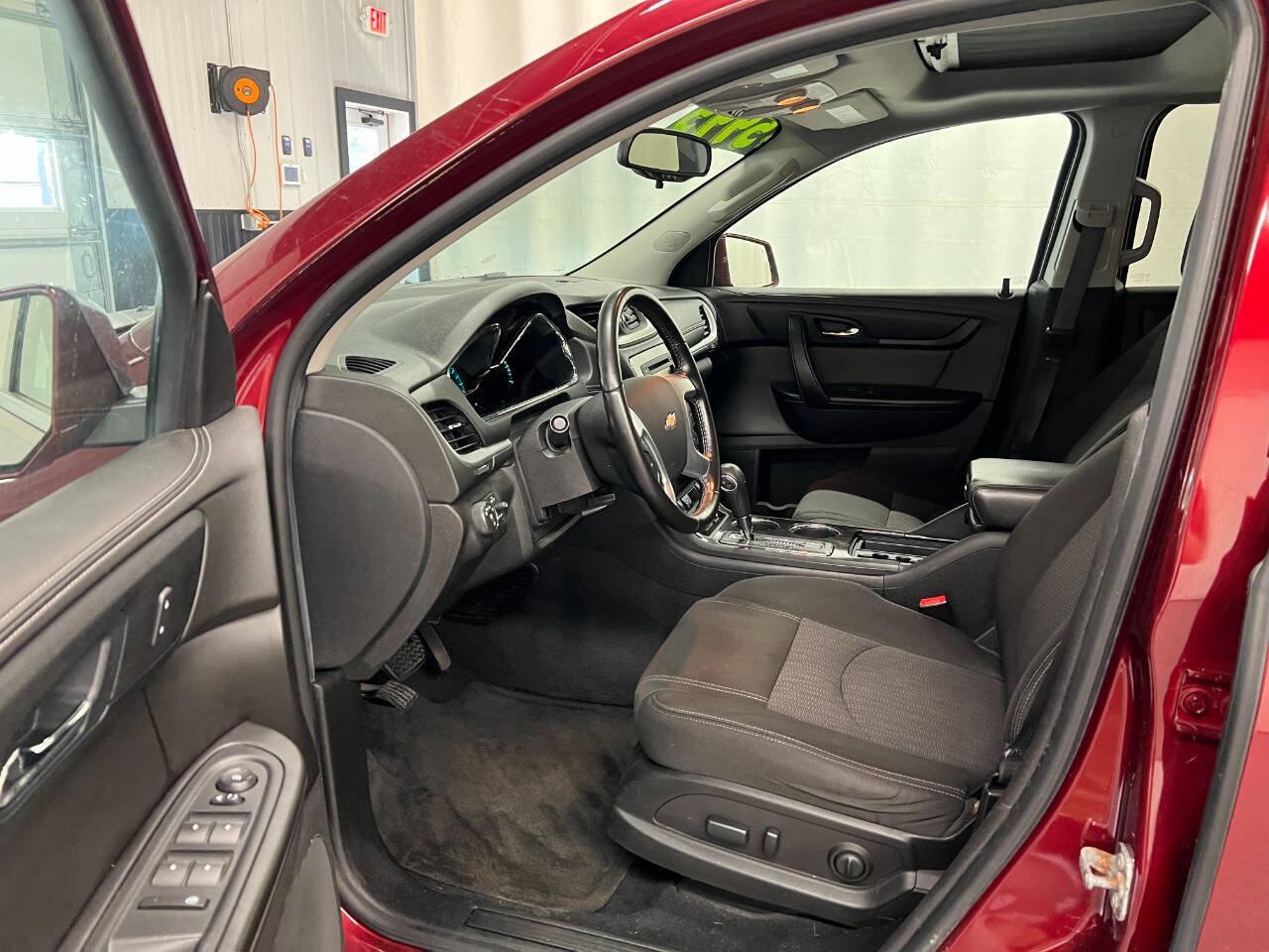 Used 2016 Chevrolet Traverse LT w/ Style and Technology Package FWD image 7