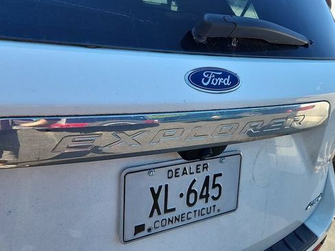 Used 2022 Ford Explorer XLT w/ Equipment Group 202A AWD/4WD image 4