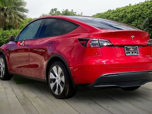 Used 2021 Tesla Model Y Long Range image 4