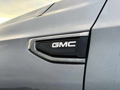 Used 2021 GMC Yukon AT4 AWD/4WD image 3