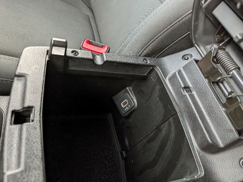 Used 2018 Jeep Wrangler Sport image 30